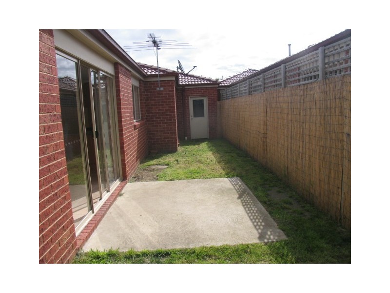1/4 Eglinton Close, Berwick VIC 3806