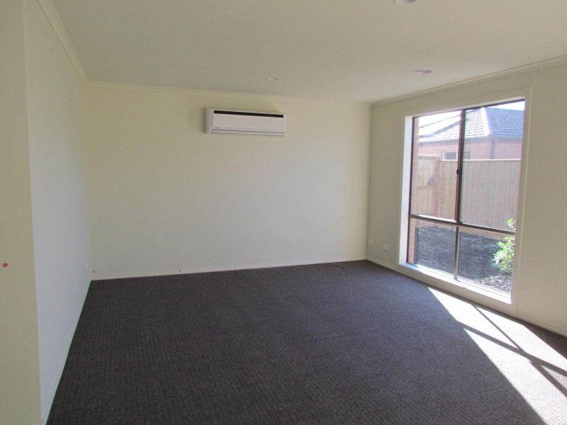 11 Stanhope Place, Pakenham VIC 3810