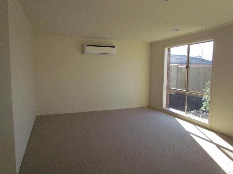 13 Stanhope Place, Pakenham VIC 3810