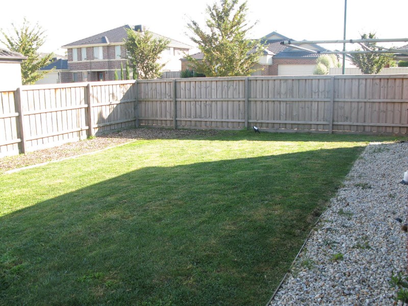 17 Atkinson Drive, Berwick VIC 3806