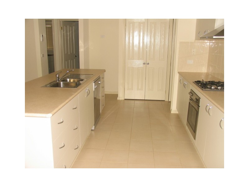 17 Atkinson Drive, Berwick VIC 3806