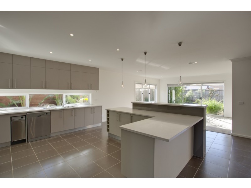 30 Wild Scotchman Way, Cranbourne East VIC 3977