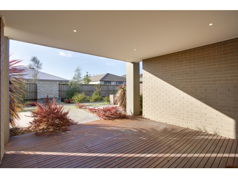 30 Wild Scotchman Way, Cranbourne East VIC 3977