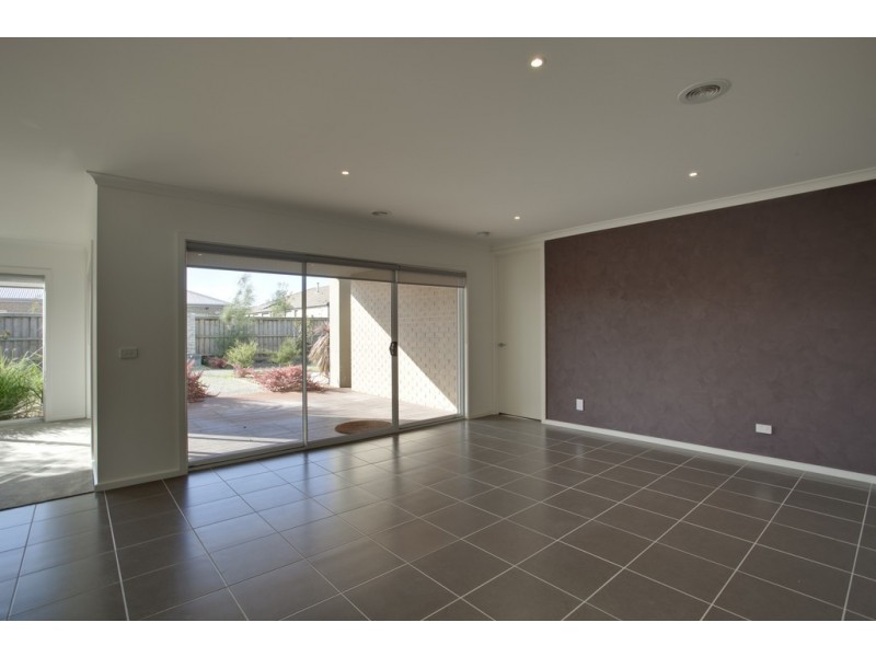 30 Wild Scotchman Way, Cranbourne East VIC 3977