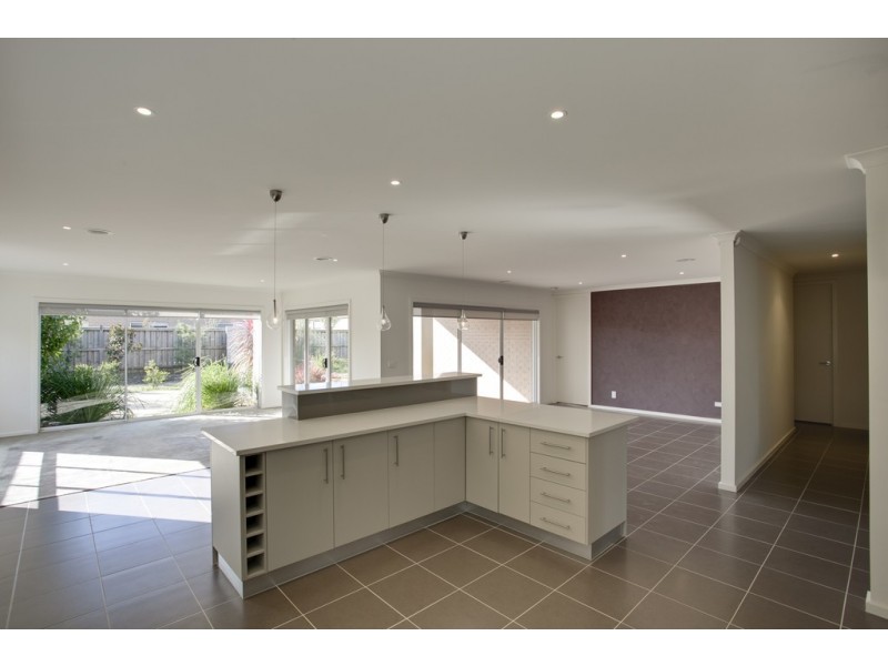 30 Wild Scotchman Way, Cranbourne East VIC 3977