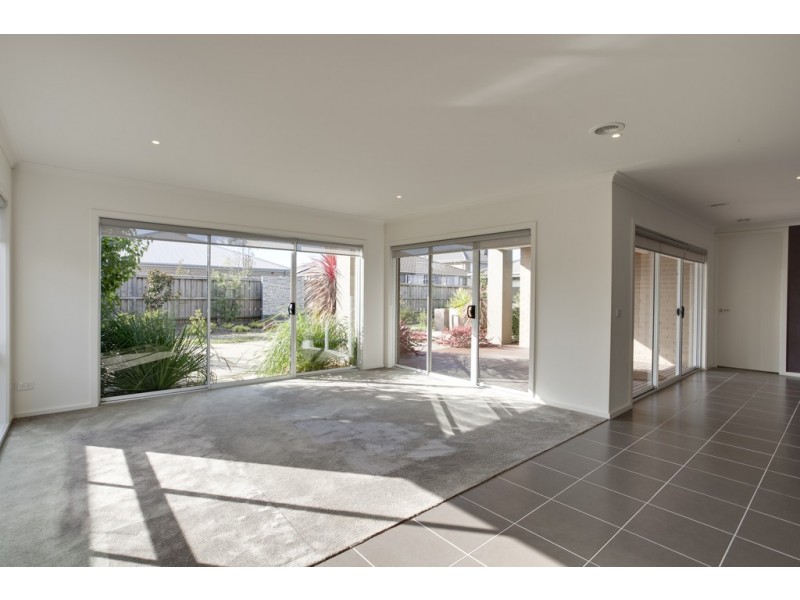 30 Wild Scotchman Way, Cranbourne East VIC 3977