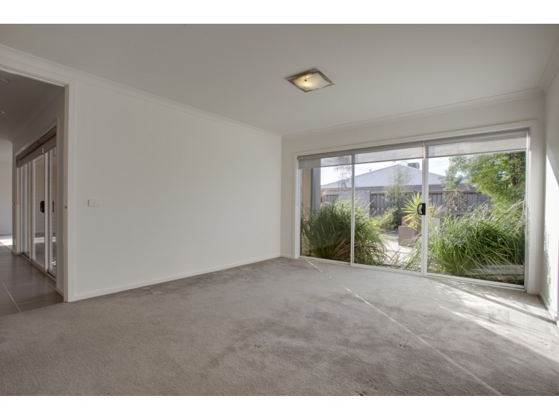 30 Wild Scotchman Way, Cranbourne East VIC 3977