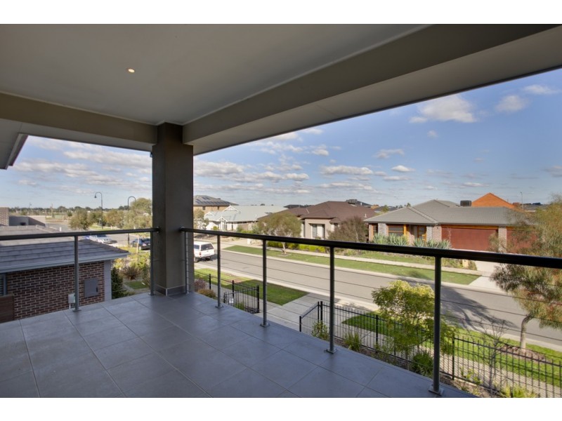 30 Wild Scotchman Way, Cranbourne East VIC 3977