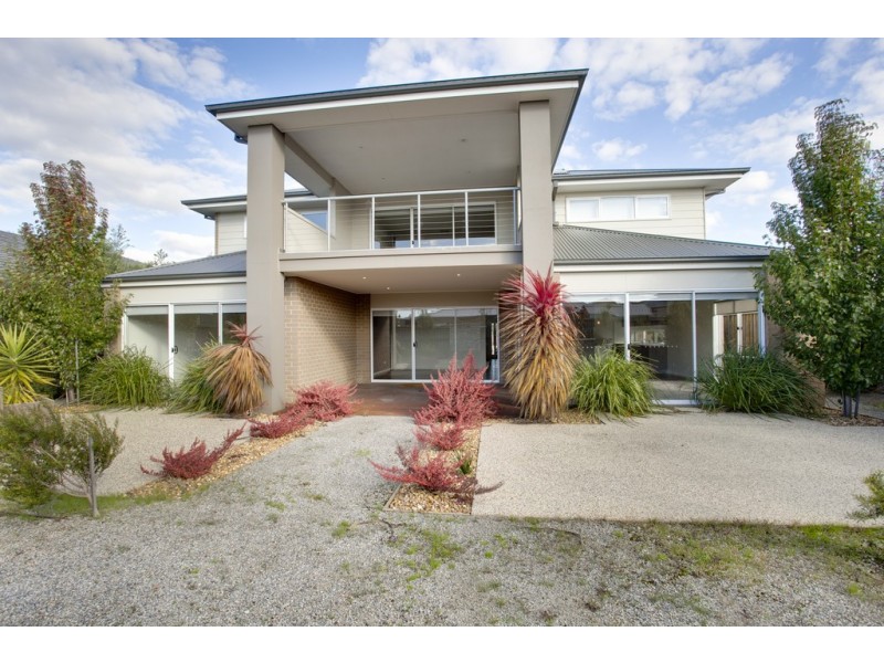 30 Wild Scotchman Way, Cranbourne East VIC 3977