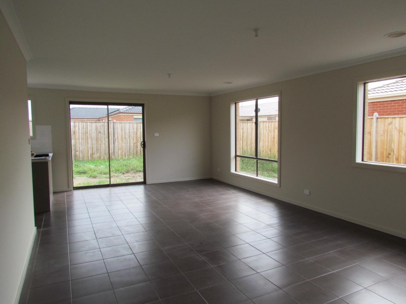 21 Elwood Avenue, Pakenham VIC 3810