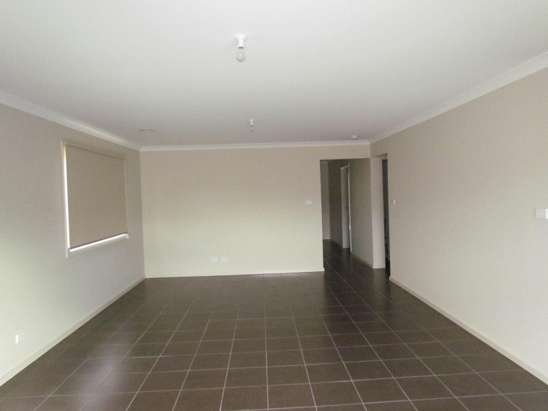 21 Elwood Avenue, Pakenham VIC 3810