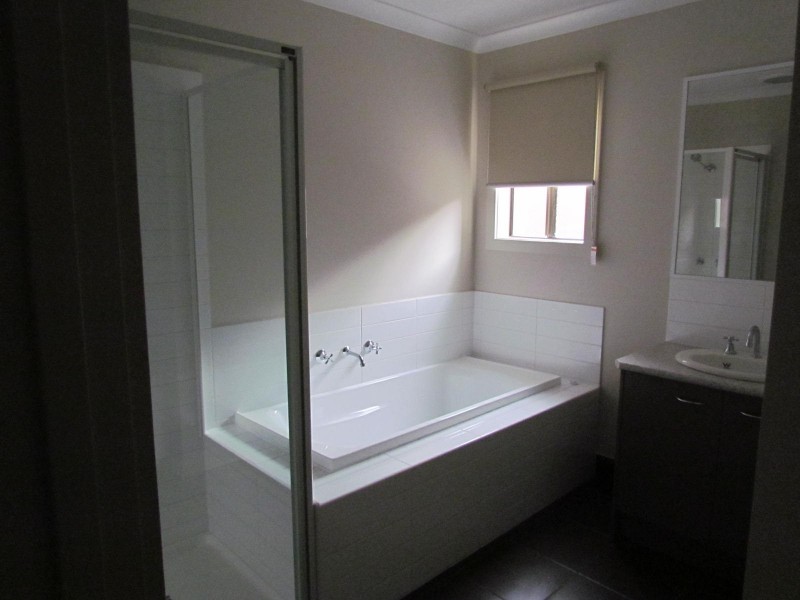 21 Elwood Avenue, Pakenham VIC 3810