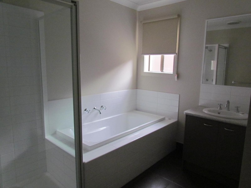 21 Elwood Avenue, Pakenham VIC 3810