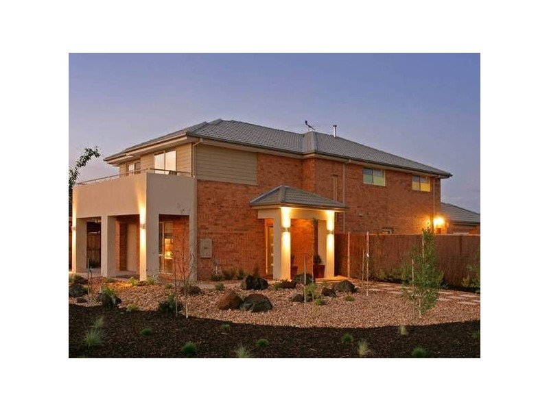 2 Lia Amie Place, Berwick VIC 3806