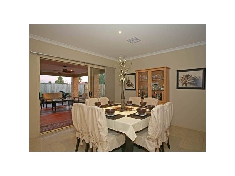 2 Lia Amie Place, Berwick VIC 3806