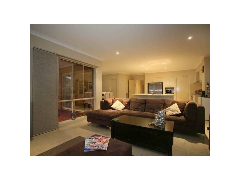 2 Lia Amie Place, Berwick VIC 3806