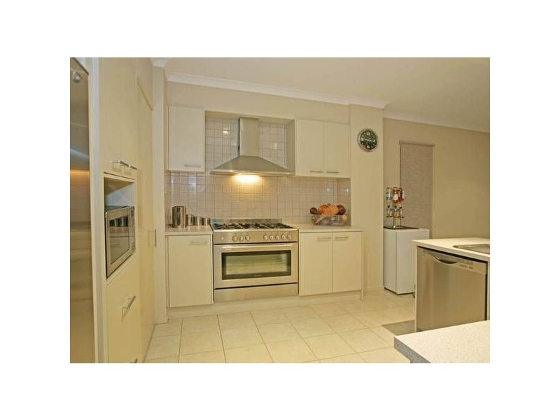 2 Lia Amie Place, Berwick VIC 3806