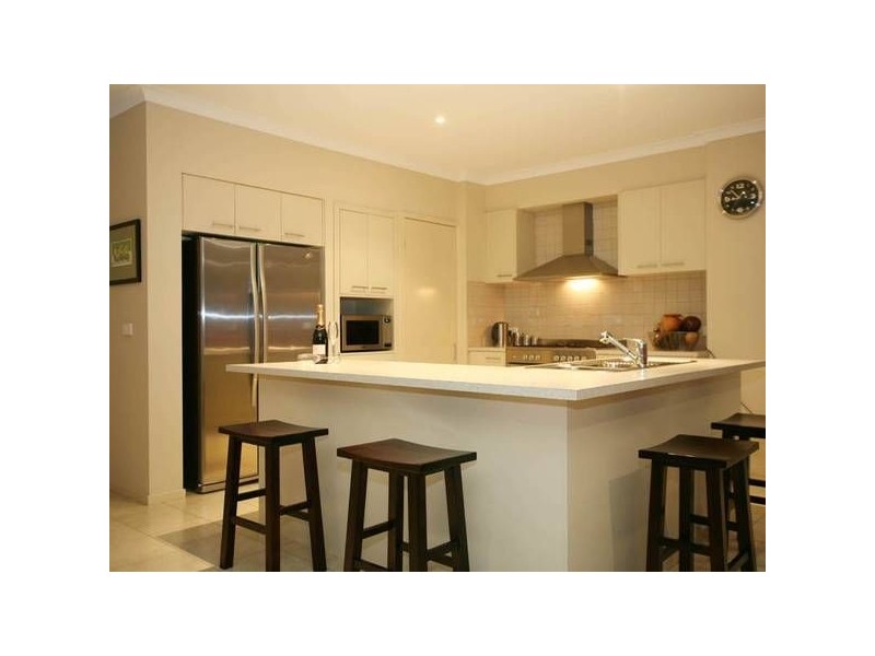 2 Lia Amie Place, Berwick VIC 3806