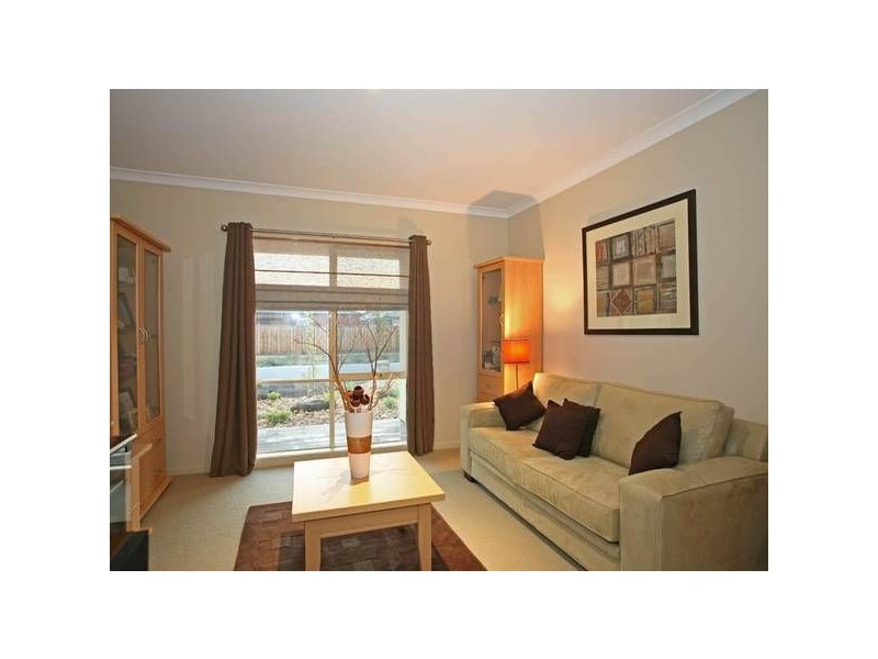 2 Lia Amie Place, Berwick VIC 3806