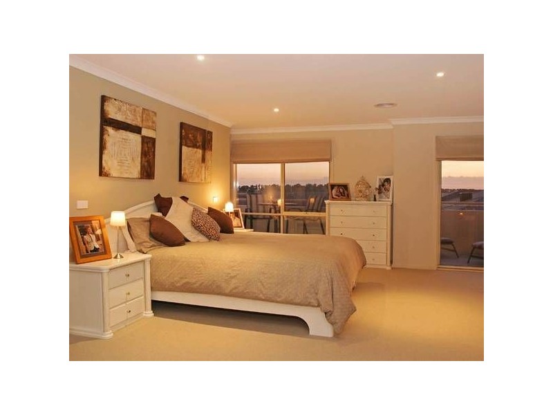 2 Lia Amie Place, Berwick VIC 3806