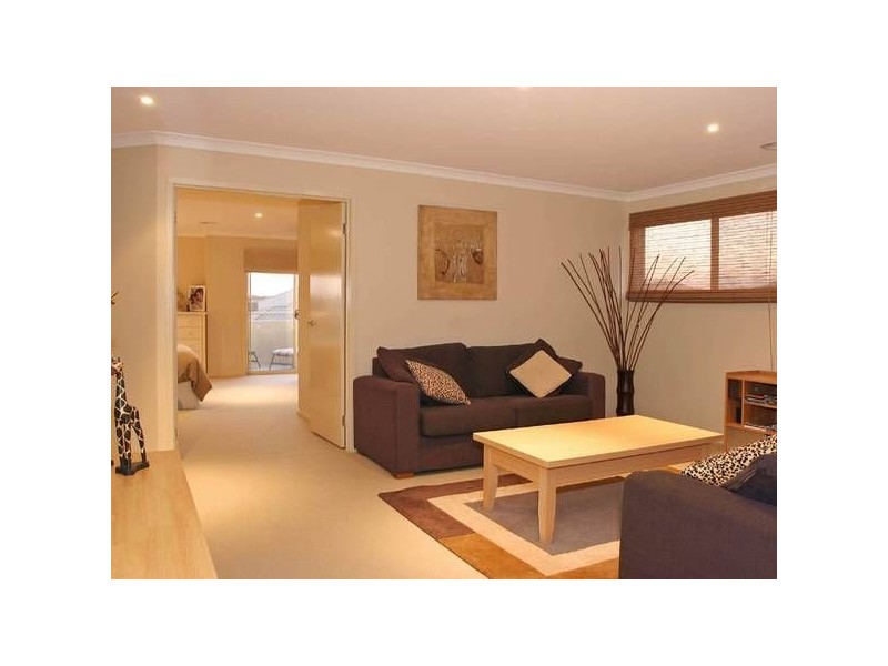 2 Lia Amie Place, Berwick VIC 3806