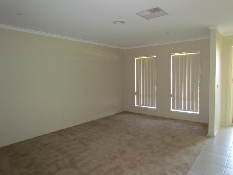 53 Rodlarni Crescent, Berwick VIC 3806