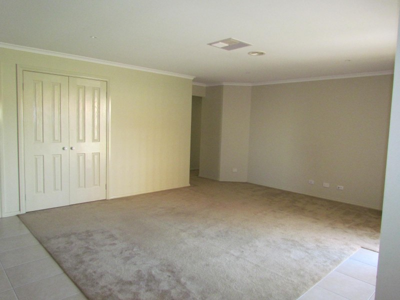 53 Rodlarni Crescent, Berwick VIC 3806