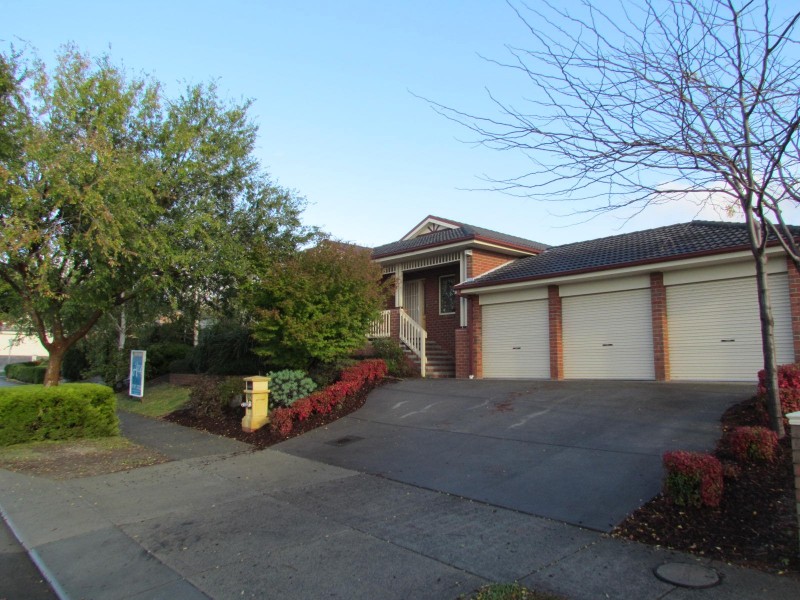 105 Berwick Springs Promenade, Narre Warren South VIC 3805