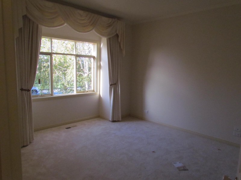 105 Berwick Springs Promenade, Narre Warren South VIC 3805