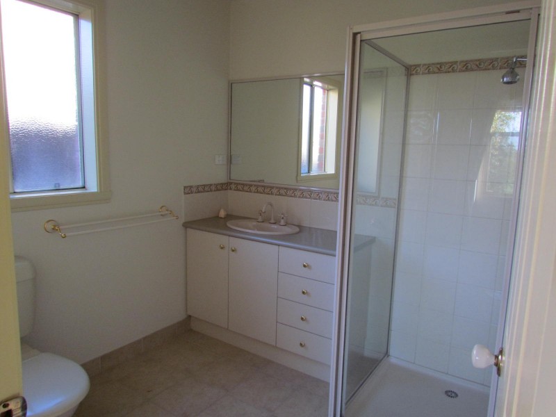 105 Berwick Springs Promenade, Narre Warren South VIC 3805