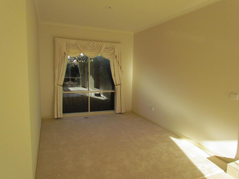 105 Berwick Springs Promenade, Narre Warren South VIC 3805