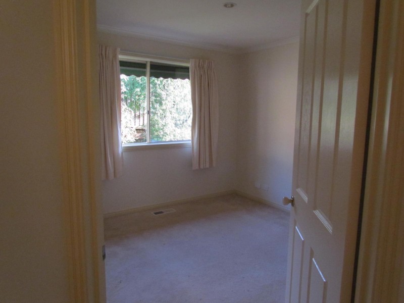 105 Berwick Springs Promenade, Narre Warren South VIC 3805