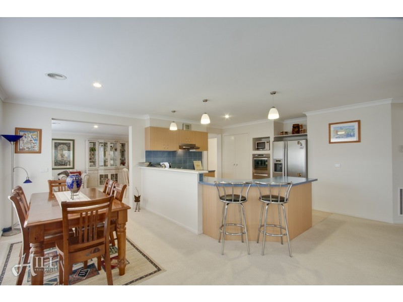 39 Hartsmere Drive, Berwick VIC 3806
