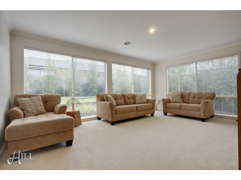 39 Hartsmere Drive, Berwick VIC 3806