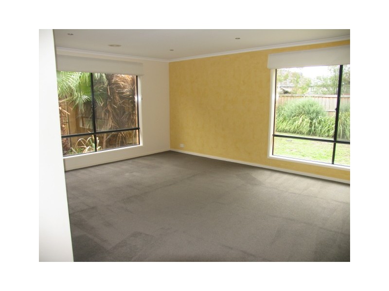 128 Moondarra Drive, Berwick VIC 3806