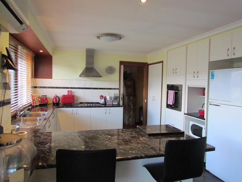 15 Poorinda Rise, Narre Warren VIC 3805