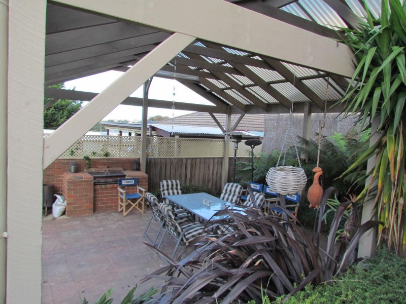 15 Poorinda Rise, Narre Warren VIC 3805