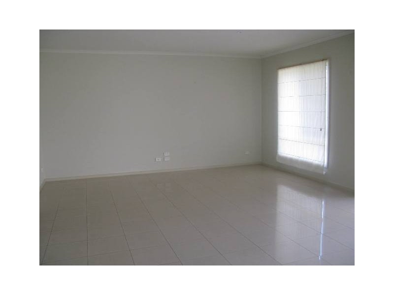 106 Skyline Way, Berwick VIC 3806