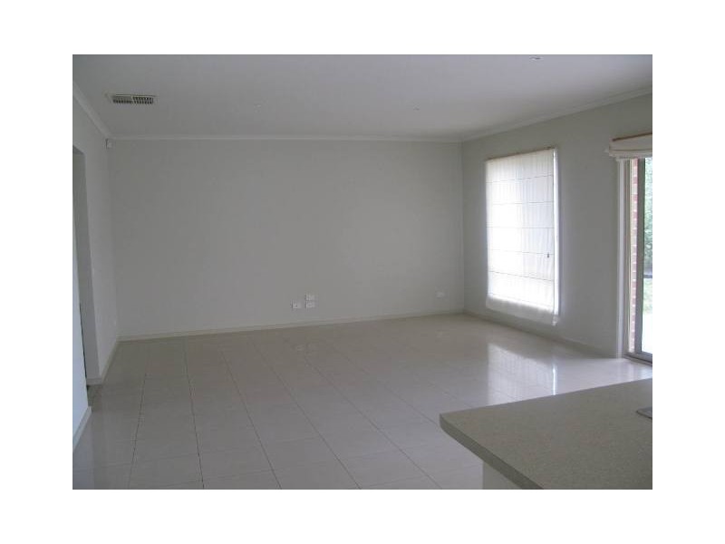 106 Skyline Way, Berwick VIC 3806