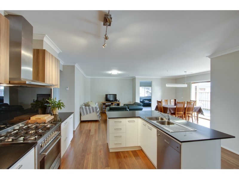 17 Donohue Street, Cranbourne East VIC 3977