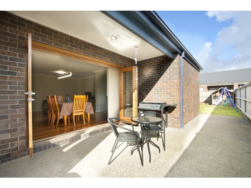 17 Donohue Street, Cranbourne East VIC 3977