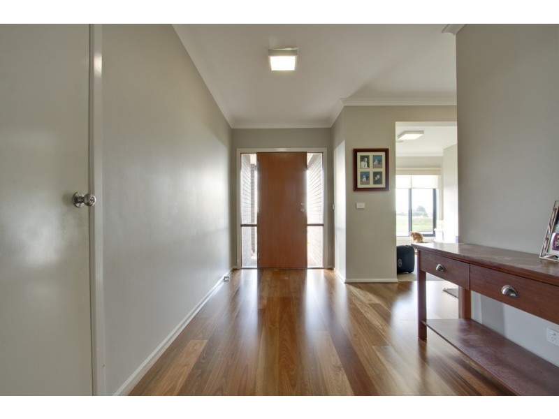 17 Donohue Street, Cranbourne East VIC 3977