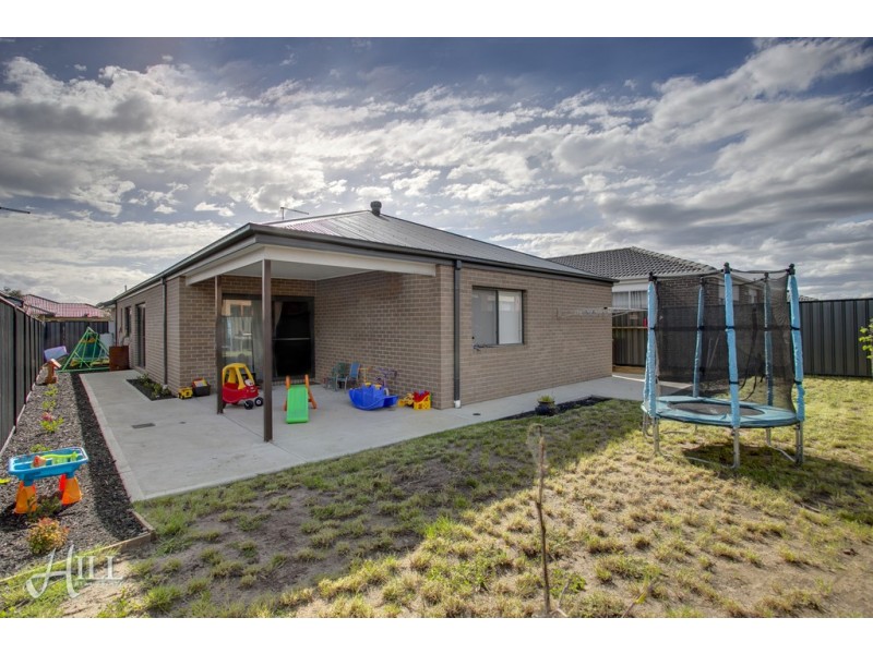 105 Selandra Boulevard, Clyde North VIC 3978
