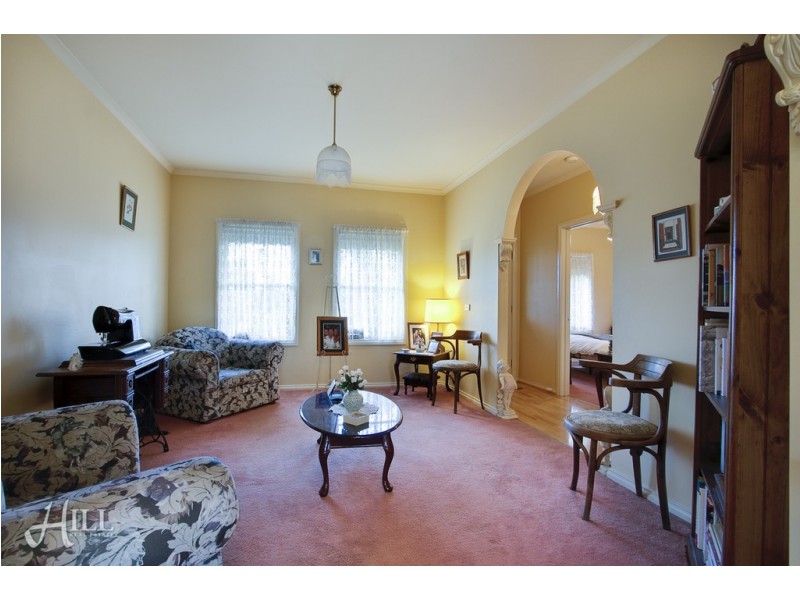 2 Newhaven Drive, Berwick VIC 3806