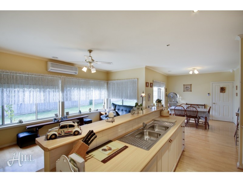 2 Newhaven Drive, Berwick VIC 3806