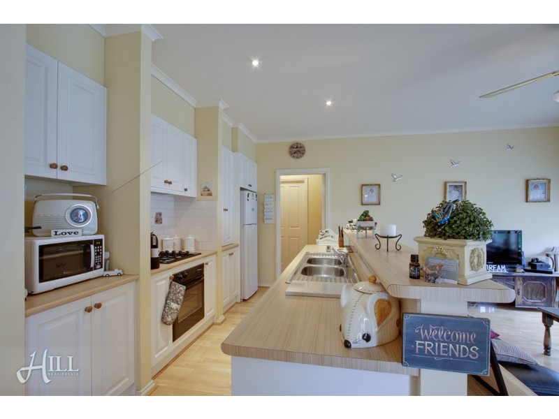 2 Newhaven Drive, Berwick VIC 3806