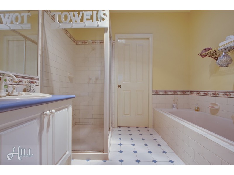 2 Newhaven Drive, Berwick VIC 3806