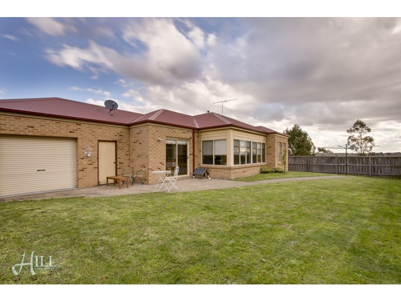 2 Newhaven Drive, Berwick VIC 3806