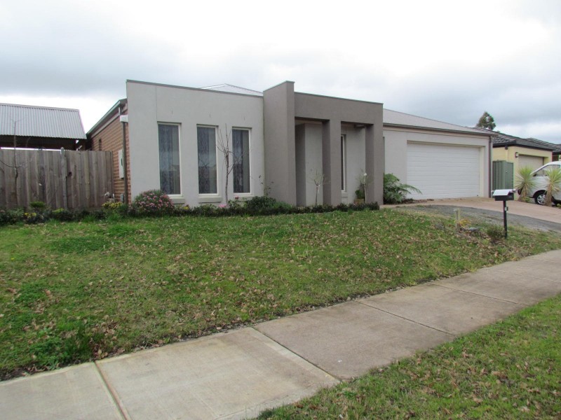 10 Woodhenge Close, Cranbourne East VIC 3977