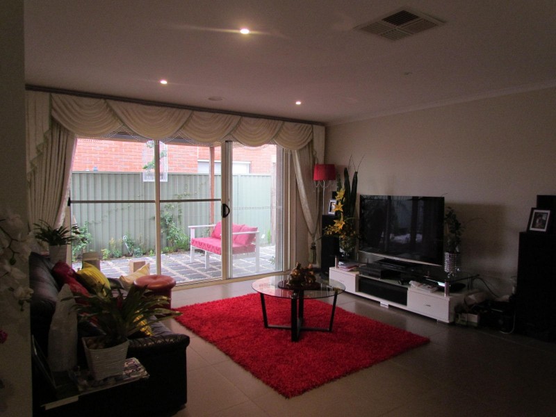 10 Woodhenge Close, Cranbourne East VIC 3977